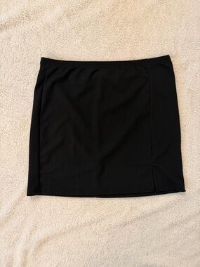 SHEIN Black Mini Skirt with Subtle Side Slit
